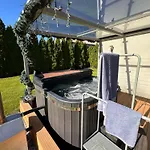 Jacuzzi Bubble - 15 Minutes Drive From The Old Town Apartment