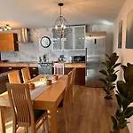 Jacuzzi Bubble - 15 Minutes Drive From The Old Town Apartment *