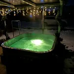 Apartment Jacuzzi Bubble - 15 Minutes Drive From The Old Town