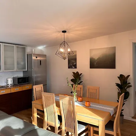 Apartment Jacuzzi Bubble - 15 Minutes Drive From The Old Town *
