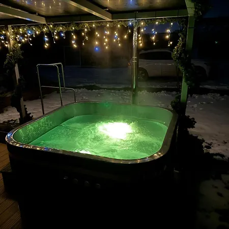 Daire Jacuzzi Bubble - 15 Minutes Drive From The Old Town