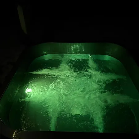 Jacuzzi Bubble - 15 Minutes Drive From The Old Town Daire